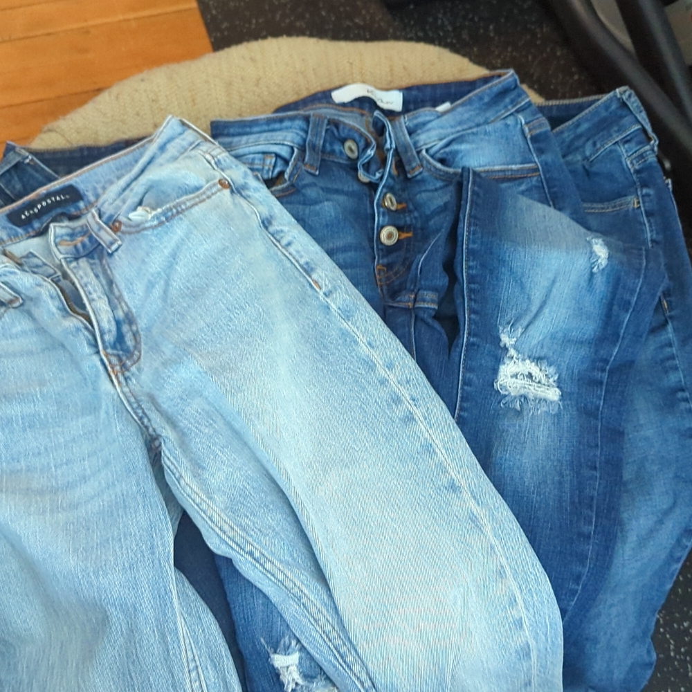 4 pairs of juniors jeans